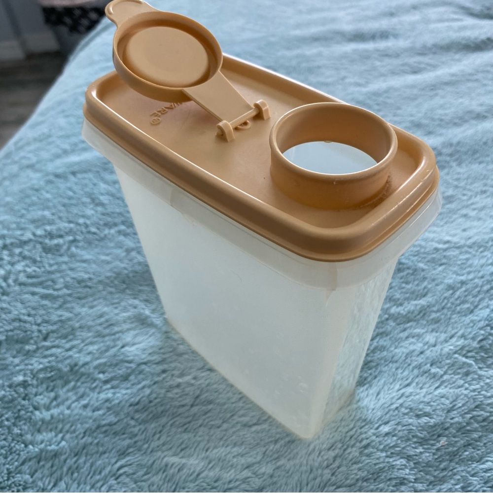 Tupperware Stor N Pour